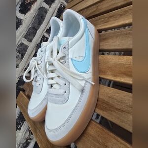 Nike White and Light Blue Sneakers with Gum Sole